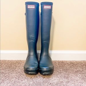 Authentic Hunter back-adjustable boots!